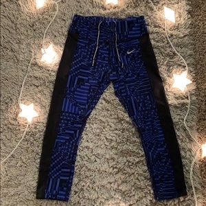Nike Quarter Length Leggings in S!! 90% NEW